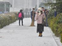 风雪赶路人 