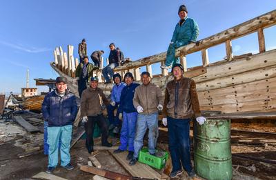 工匠精神！看渔民们巧手复刻木船时代