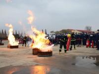 冲！为打赢练就钢筋铁骨！