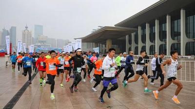 奔跑吧，青岛人！迎新年全民健身健康跑鸣笛出发