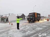 寒潮来袭，各区市交警在“风雪中坚守”！