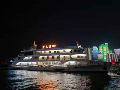 青岛今年滨海旅游夜航营运收官，7.5万人坐着游船体验“夜青岛”之魅