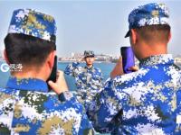 这一刻，退伍前的水兵圆梦了!