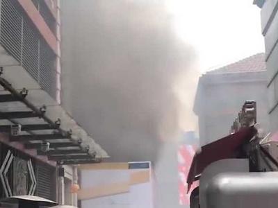 上海通报南京西路地铁站附近火情：系电焊施工引发，火灾已扑灭，无人员伤亡
