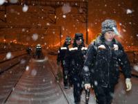 “雪窝子”迎来大雪 铁路人连夜战风雪