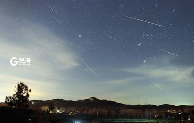 看！青岛夜空的流星雨就是这么酷