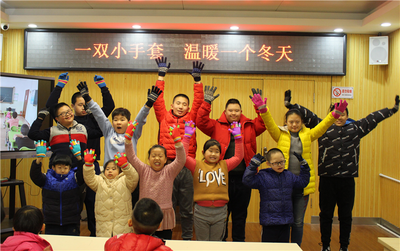 一副小手套 温暖一个冬天