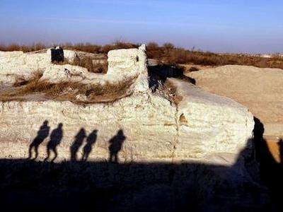 内蒙古阴山以北草原地区首次发现典型匈奴墓群，其年代还待进一步判定