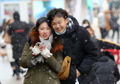 今冬首场寒潮来袭，下雪啦！