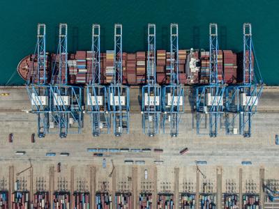 港口经济哪家强？带你见识见识智慧青岛港！