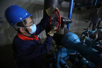 寒潮来袭供暖迎“大考” 他们“火力全开”保民生