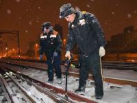 “雪窝子”迎来大雪 铁路人连夜战风雪