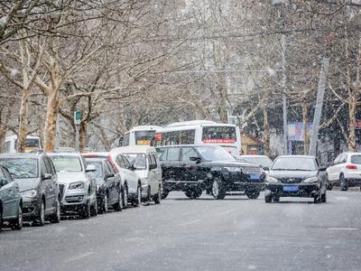 零下5度的清晨 寒潮来袭又见“鹅毛雪”