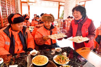 一盘水饺，冬至情暖环卫工