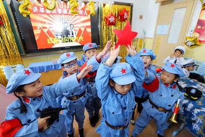 让孩子告诉你 他们心中的超级“英雄”是谁