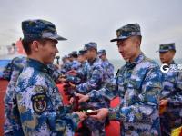 这一刻，退伍前的水兵圆梦了!