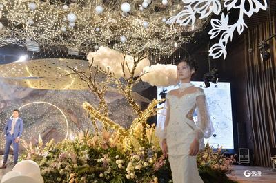 这场冬季婚礼秀绝美！2021婚纱风尚潮流趋势是这个！
