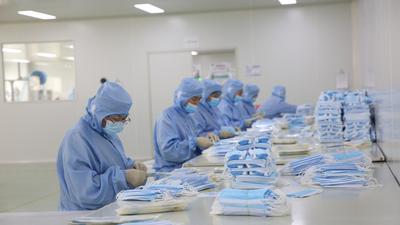 回放|医用防护服日产量1.2万件！这家青企36天跨界战“疫”