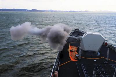 走进齐齐哈尔舰 感受水兵们的热血冬季