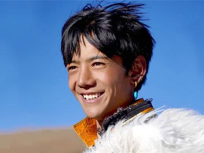 丁真火到海外！外交部发言人“三连推”！外国网友这么说