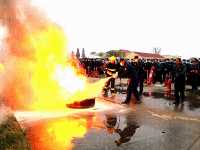 冲！为打赢练就钢筋铁骨！