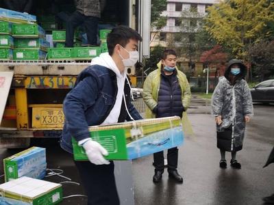 蒙古国捐赠的“小肥羊”进川了！528箱将发给援鄂医疗队员