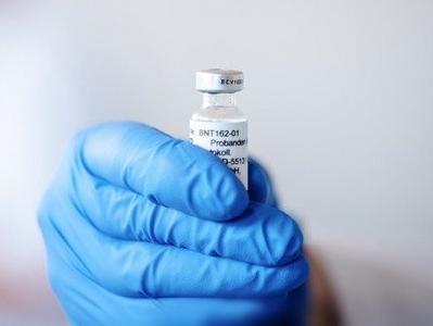 英国正式启动新冠疫苗接种项目，首位接种者为90岁老妇