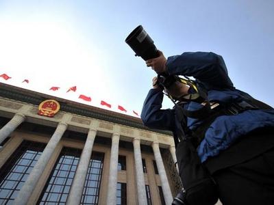 中国追逃追赃成绩单：追回外逃人员8363人，追赃208.4亿