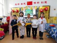 让孩子告诉你 他们心中的超级“英雄”是谁