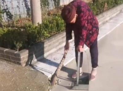 平度93岁“扫地奶奶”善举传新风