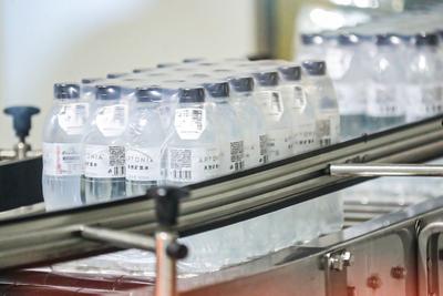 三级防护确保水质安全，传承百年的“崂矿”是这样诞生的