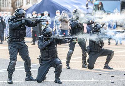 大片来袭！实拍青岛特警冬日真枪射击演练|青岛警察故事①