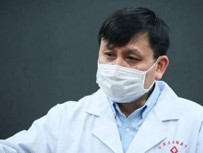 张文宏：若一半人接种新冠疫苗，全球疫情将在六七月份出现拐点