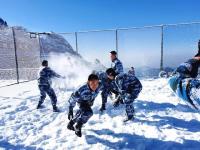 兵雪奇缘 他们一年与雪相伴7个月