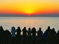 他们，给我们带来新年的第一缕阳光