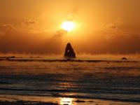 不光结冰，大海都被逼得冒烟了