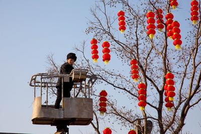 年节近，挂灯笼！古城早早有了年味