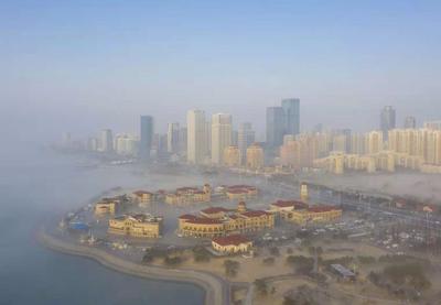 如梦似幻！青岛海滨再现平流雾美景