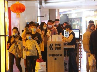 青岛：节日影院“红红火火”