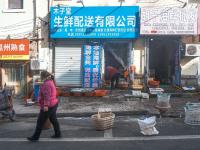 走过百年石阶道，黄岛路依然是最烟火的所在