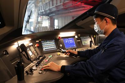 送你平安回家乡 动车“体检”迎春运大考