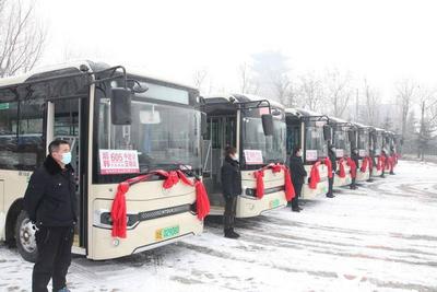 4日起正式运营！胶州市“河里三村”村民终于坐上新公交车
