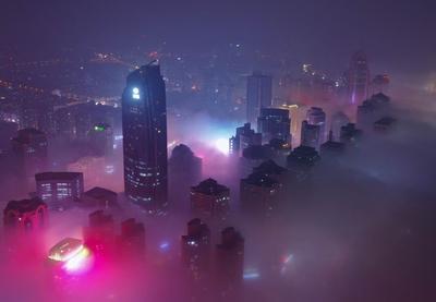 雾从海上来，青岛变仙境