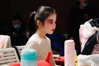 梨园小将闹新春 欢天喜地真热闹