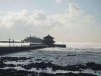 不光结冰，大海都被逼得冒烟了