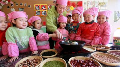 腊八添福 事事“粥”全 娃娃来过腊八节