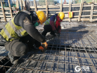 天寒地冻，青岛一线建筑工人“忙不停”！