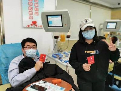 师生血站偶遇！老师已献血70多次，学生通过献血完成成人礼