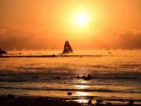 不光结冰，大海都被逼得冒烟了