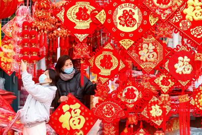 即墨小商品城：春节临近，饰品俏销